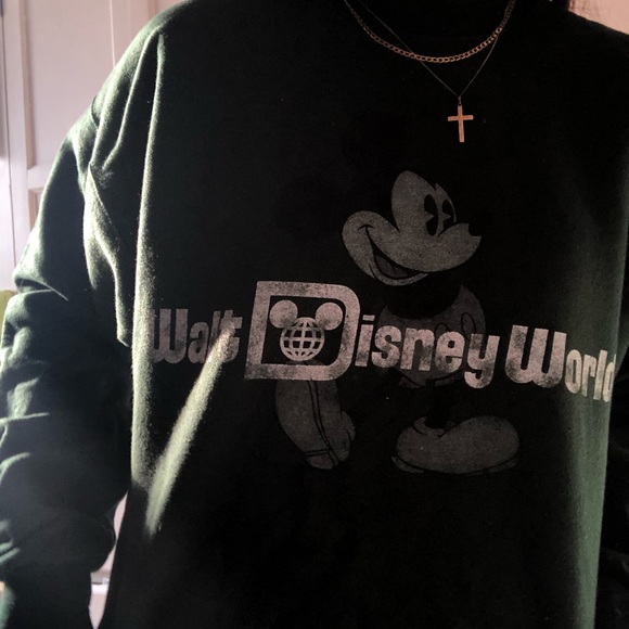 SOLD green disney world Mickey crewneck sweatshirt - Picture 3 of 3